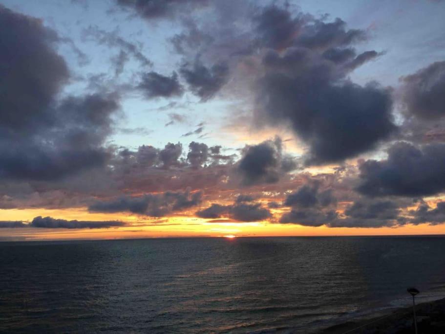 Les Iles Vue Sur Mer Егон-Кутанвил Екстериор снимка